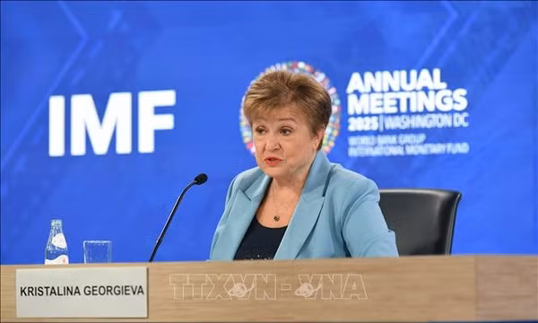 IMF: Thời kỳ “thắt lưng buộc bụng” quay trở lại khi nợ công toàn cầu vượt mốc 100% GDP