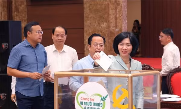 Huy động nguồn lực xã hội, chăm lo thiết thực cho người nghèo