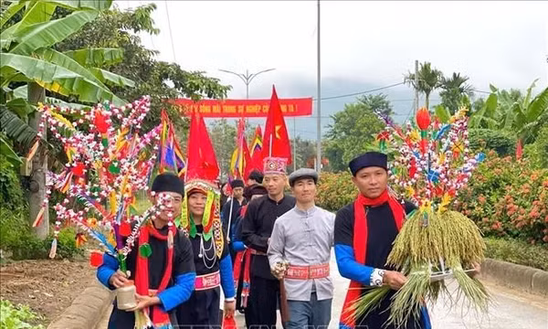 Gìn giữ nét đẹp văn hóa Lễ Cơm mới đền Đông Cuông