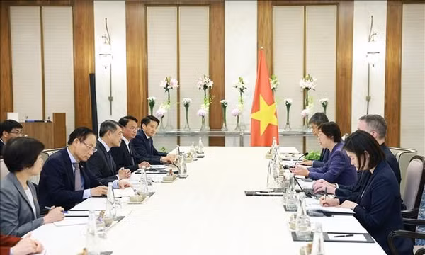 Thủ tướng Lê Minh Hưng tiếp Chủ tịch Ngân hàng AIIB