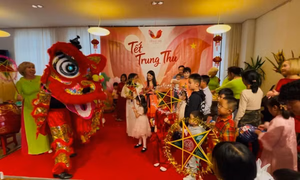 Giữ tiếng Việt để thế hệ trẻ gắn bó với cội nguồn