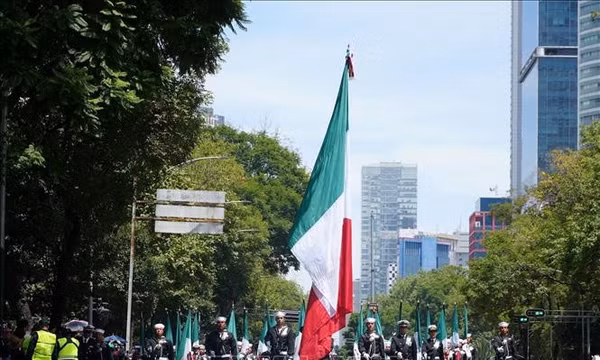 Mexico tổ chức duyệt binh kỷ niệm 216 năm Quốc khánh