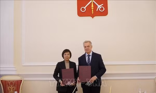 TTXVN ký thỏa thuận hợp tác với Ủy ban Đối ngoại St.Petersburg của Nga