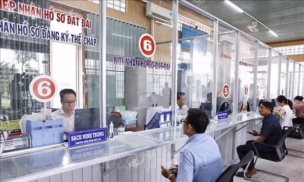 Chấn chỉnh thái độ phục vụ người dân, nâng cao chất lượng hành chính công
