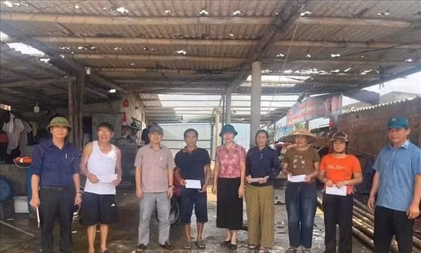 Quảng Trị: Lốc xoáy gây thiệt hại cho hộ kinh doanh ven biển