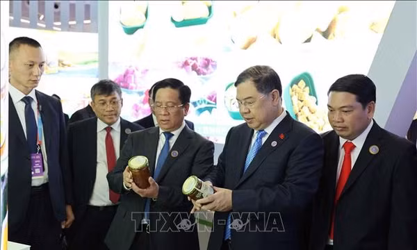 Việt Nam tham gia Hội chợ CAEXPO và CABIS tại Trung Quốc