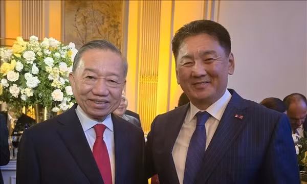 Tổng Bí thư, Chủ tịch nước Tô Lâm gặp Tổng thống Mông Cổ