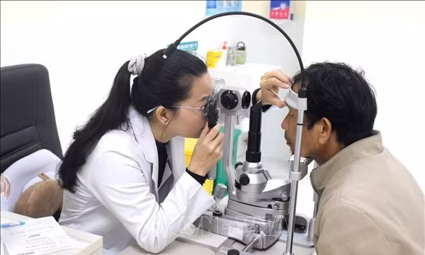 Mang 'ánh sáng yêu thương' cho bệnh nhân nghèo