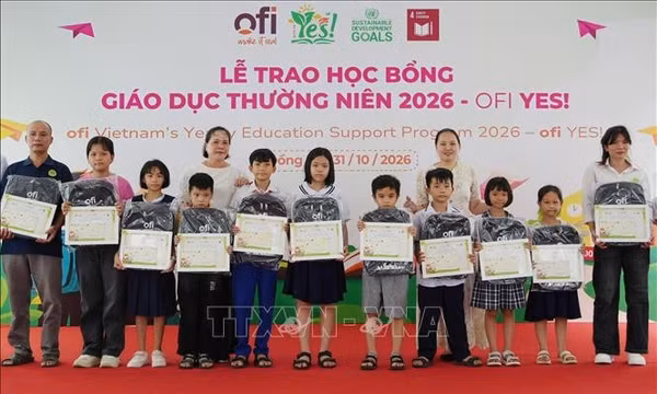 Trao 510 suất học bổng cho con của công nhân có hoàn cảnh khó khăn