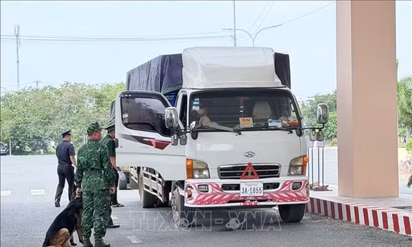 Kiểm soát chặt, ngăn chặn buôn lậu trên tuyến biên giới