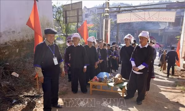 Sôi nổi Lễ mừng cơm mới của người Mông vùng cao Púng Luông