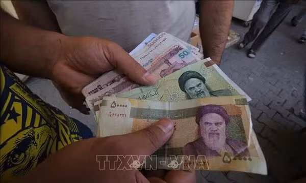 Đồng rial của Iran rớt giá kỷ lục