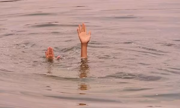 Du khách nước ngoài dũng cảm cứu người đuối nước tại hồ Tuyền Lâm