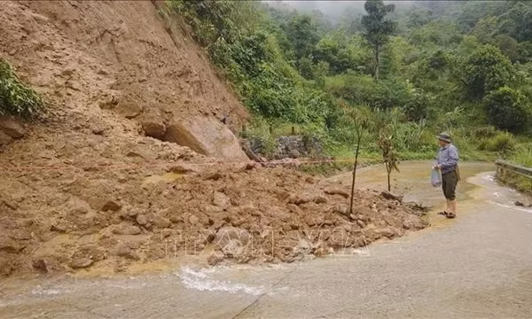 Lào Cai sơ tán gần 20 hộ dân do nguy cơ sạt lở đất