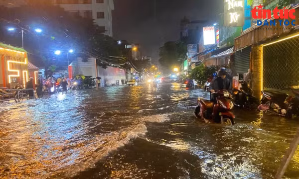 TP Hồ Chí Minh ngập cục bộ một số tuyến đường dù nhiều nơi không mưa