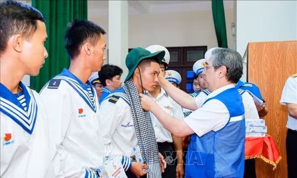 Hậu phương nối liền tiền tiêu - Bài 1: Thế trận vững vàng nơi đầu sóng