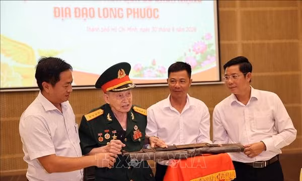 Thu thập kỷ vật, hiện vật gắn với Di tích lịch sử Địa đạo