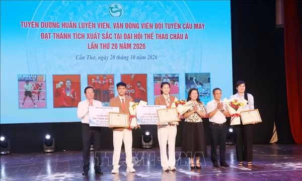 Tuyên dương vận động viên, tạo động lực phát triển thể thao thành tích cao