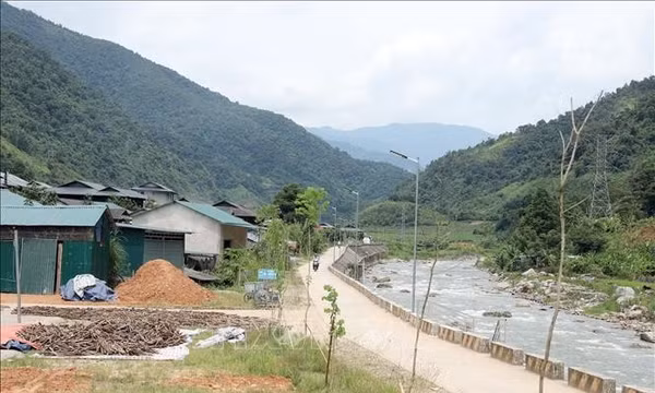 Bản vùng biên mong sớm có nơi an cư mới