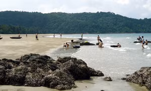 Quảng Ninh có thêm bãi tắm Vàn Chảy 