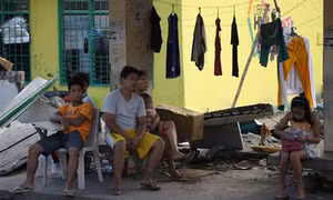 Tổng thống Philippines 'cắm trại' để xử lý hậu bão Haiyan