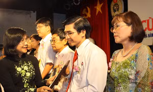TPHCM chăm lo Tết cho công nhân, người nghèo