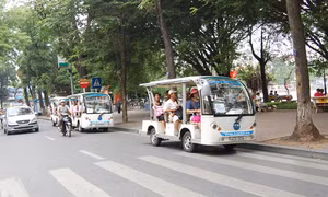 Thí điểm xe 4 bánh chạy bằng năng lượng điện, xăng phục vụ du khách