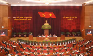 Ngày làm việc thứ ba Hội nghị Trung ương 8