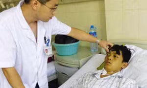 Bệnh nhân 'lạ' - ăn ốc sên, toàn thân da xanh lét