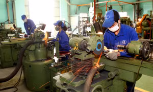 Nâng tuổi nghỉ hưu, công nhân lao động lo nhiều về thời gian đóng BHXH