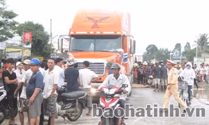 Xe container cán ngang người, thanh niên chết tại chỗ
