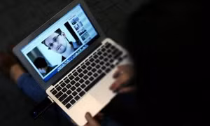 Snowden 'tố' Mỹ đọc trộm hàng triệu tin nhắn của Trung Quốc
