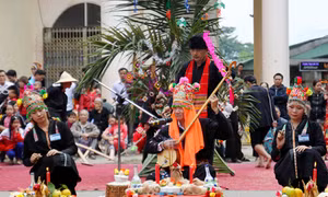 Trình diễn nghi thức sinh hoạt văn hóa dân gian