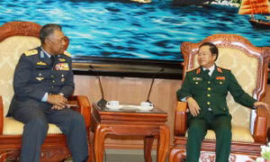 Tư lệnh Không quân Malaysia thăm Việt Nam