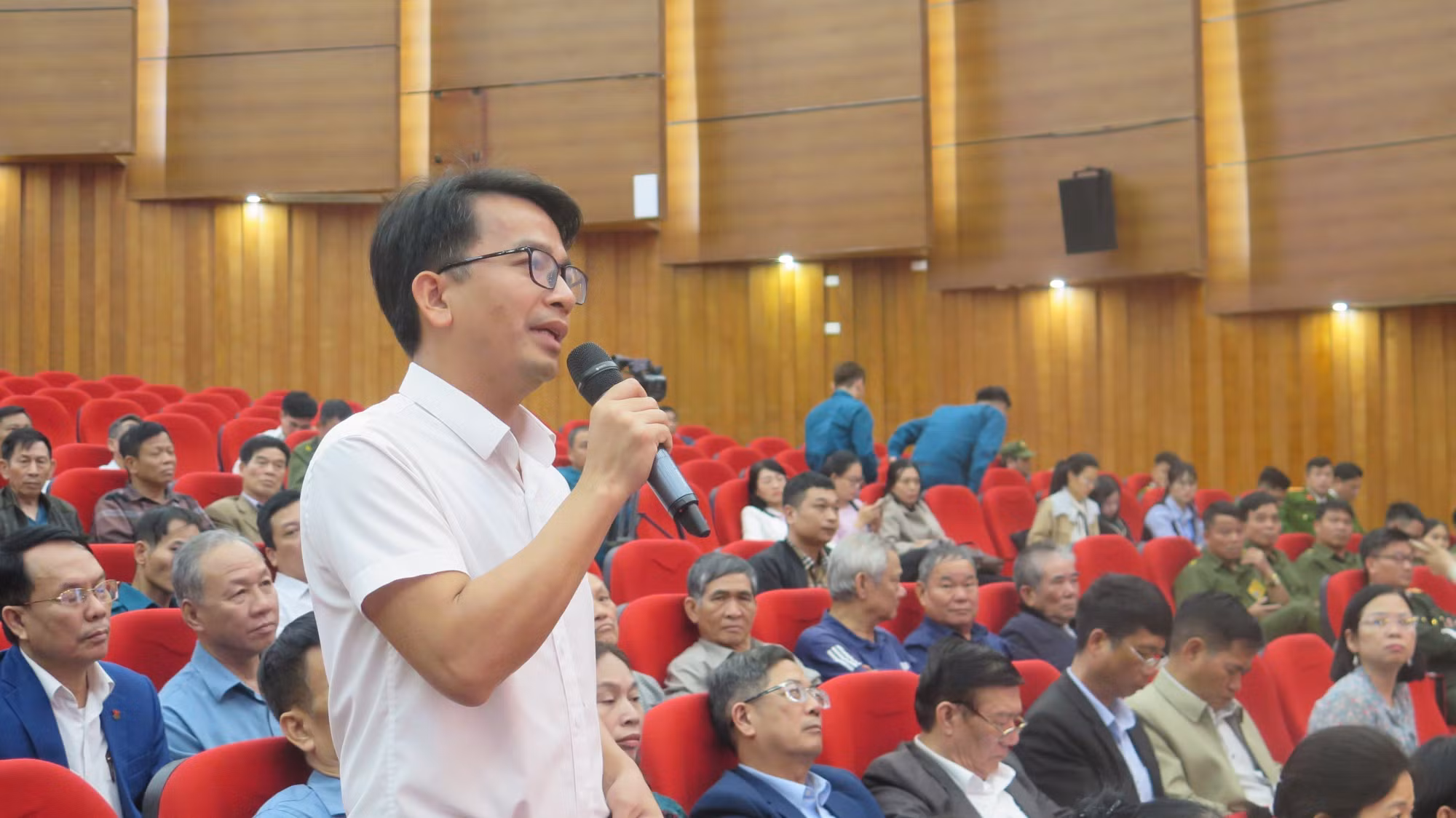 Cử tri bày tỏ tín nhiệm cao đối với các ứng cử viên đại biểu Quốc hội khóa XVI và nêu kiến nghị tại buổi tiếp xúc.