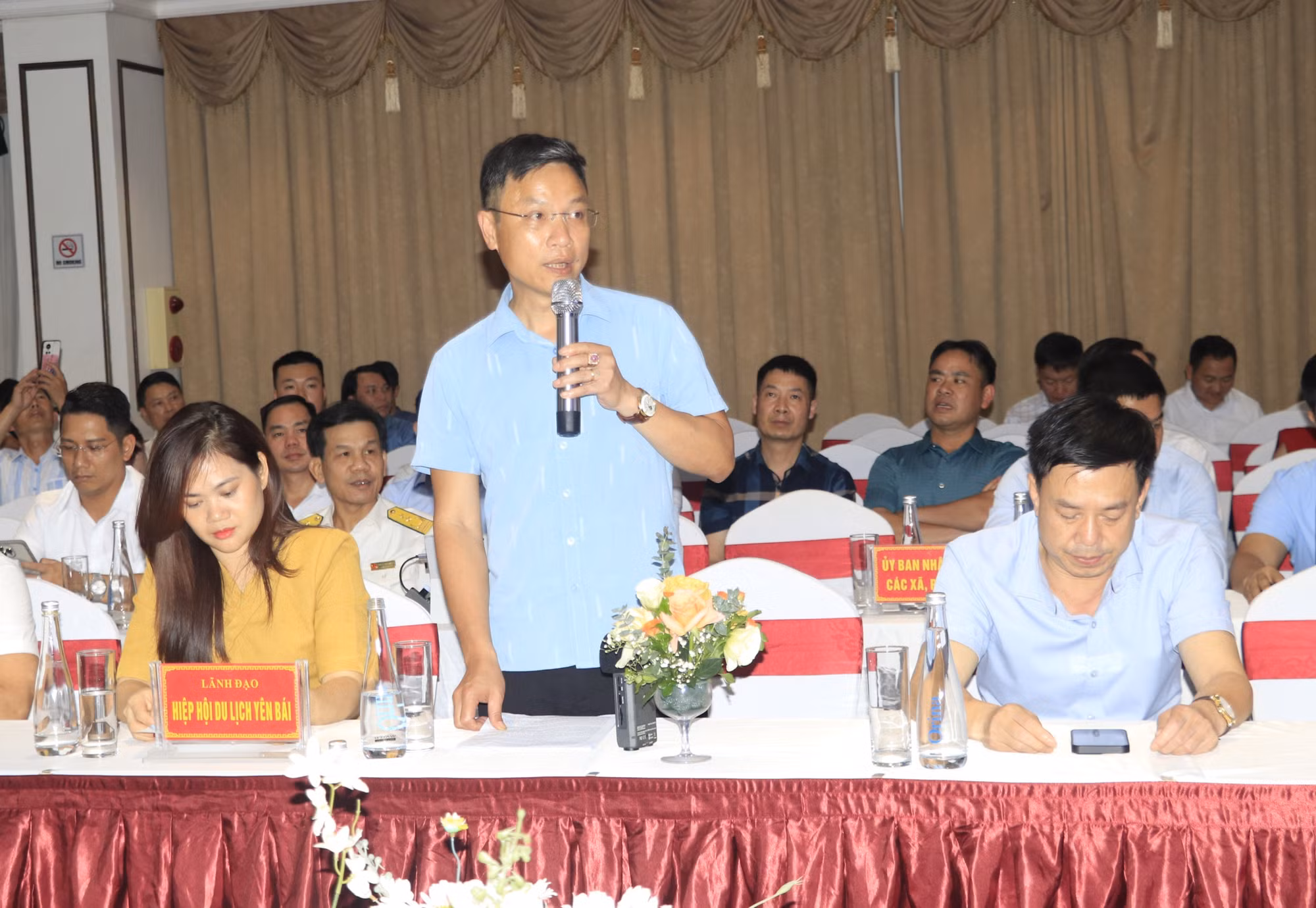 Đại diện các doanh nghiệp du lịch phát biểu thảo luận tại hội nghị.