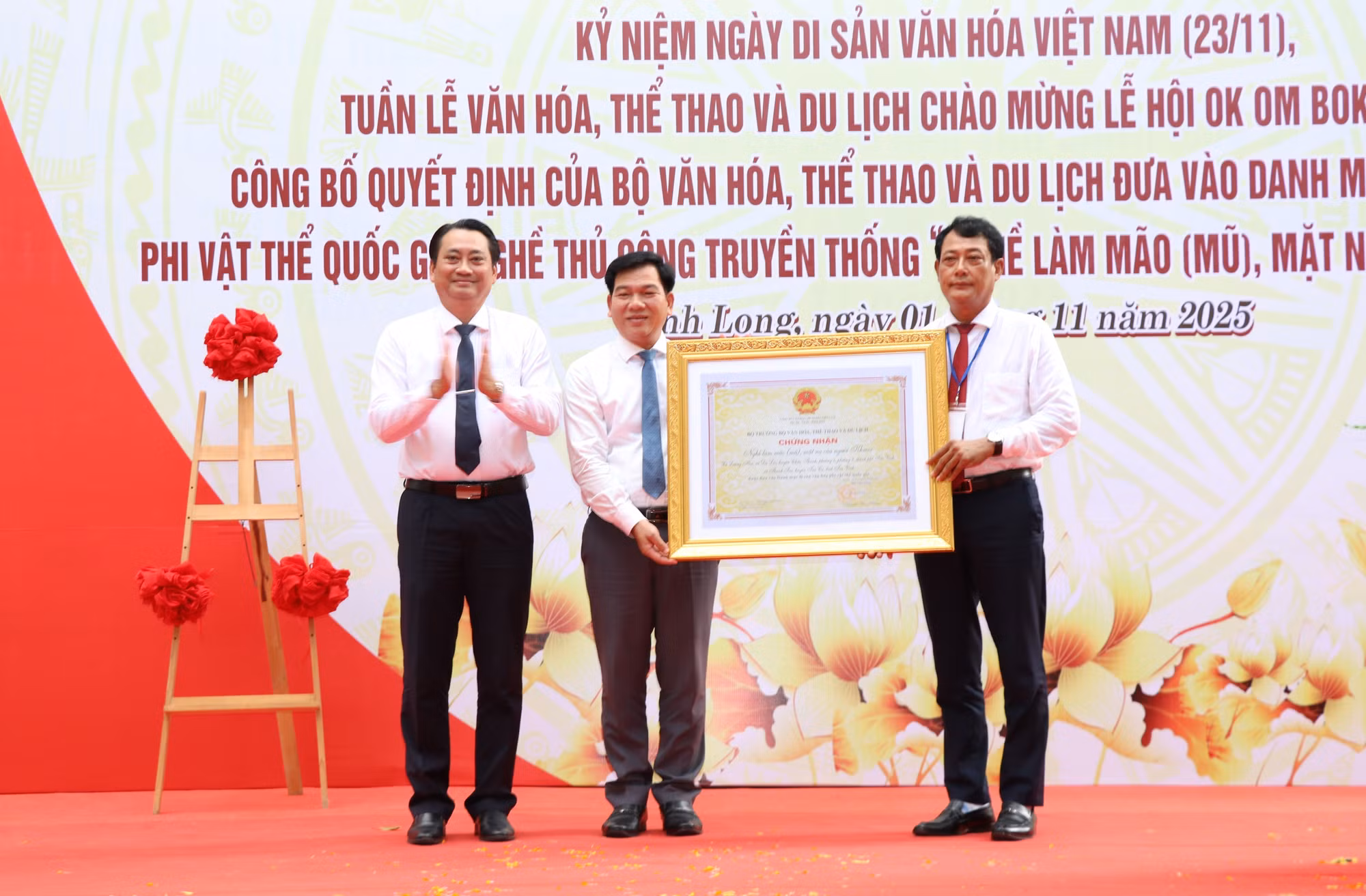 Bảo tàng Vĩnh Long tiếp nhận các hiện vật do các nhà sưu tập hiến tặng.