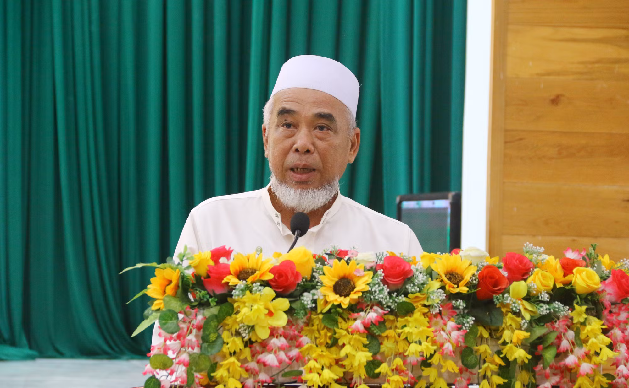 Ông Ab Đô Ha Mít, Giáo cả Thánh Đường NOORUL EHSAAN, xã Xuân Hưng (Xuân Lộc, Đồng Nai) phát biểu tại buổi gặp mặt.