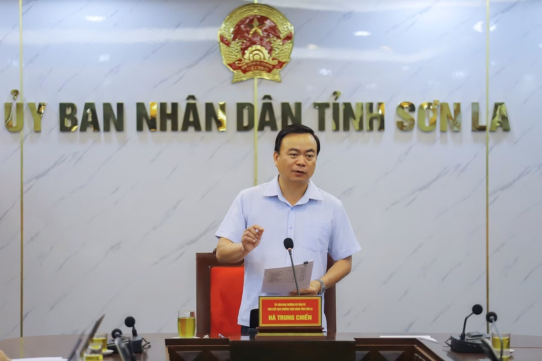 Phó Chủ tịch Thường trực UBND tỉnh Sơn La Hà Trung Chiến phát biểu tại buổi làm việc.