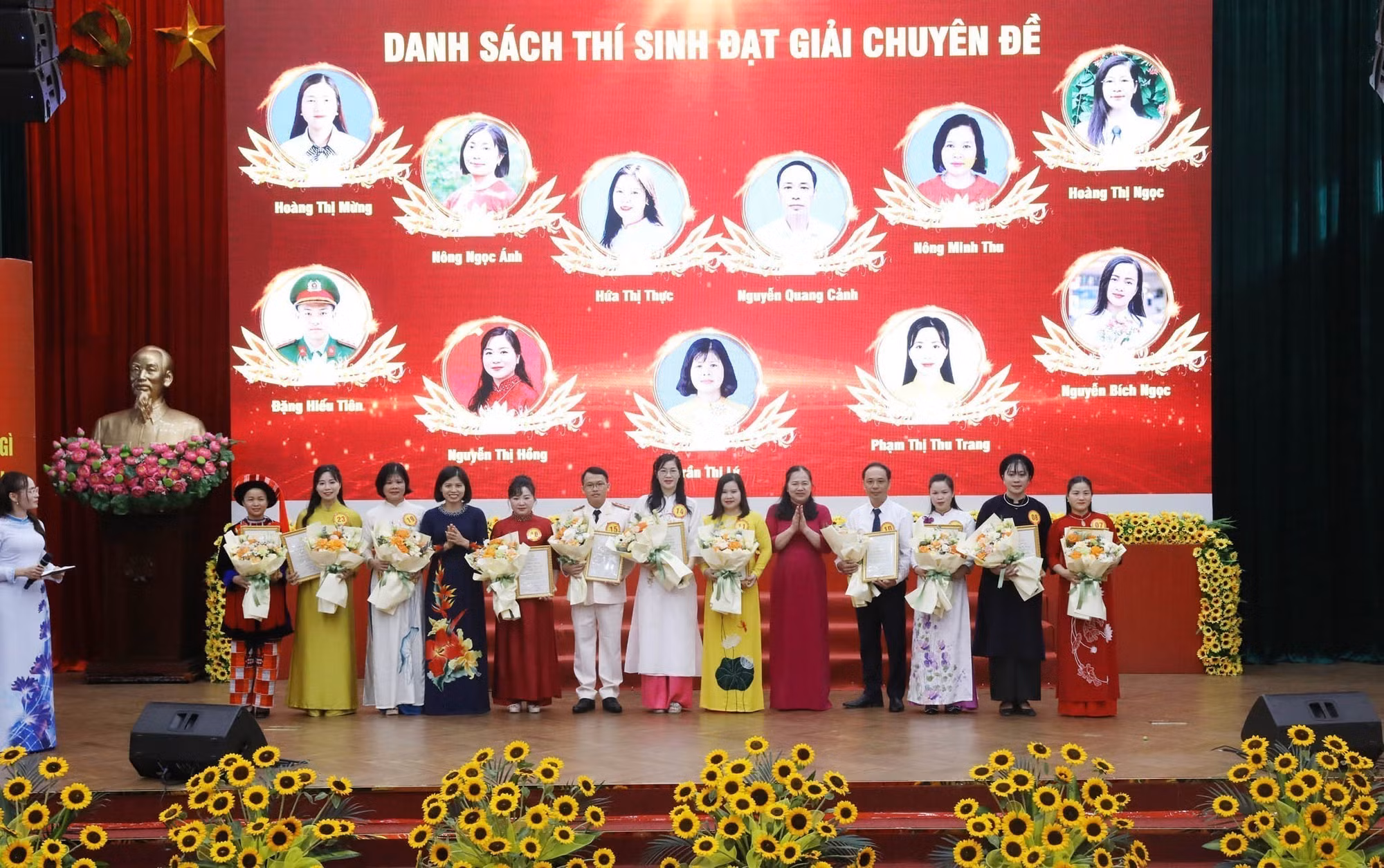 Trao giải Chuyên đề cho các thí sinh Hội thi báo cáo viên, tuyên truyền viên giỏi tỉnh Lạng Sơn năm 2026.