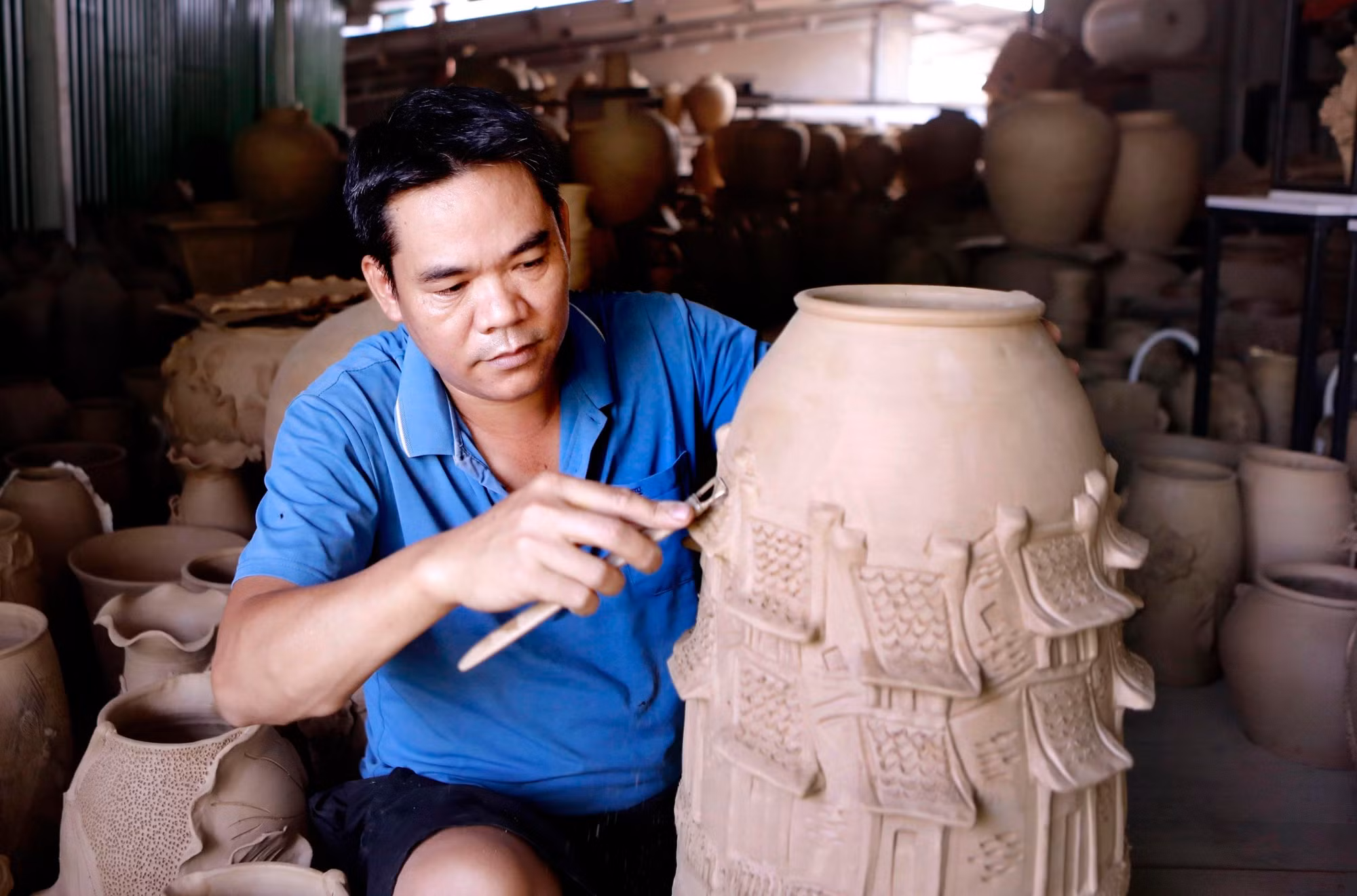 Mỗi sản phẩm gốm Hương Canh mang dấu ấn sáng tạo và kinh nghiệm của người nghệ nhân.