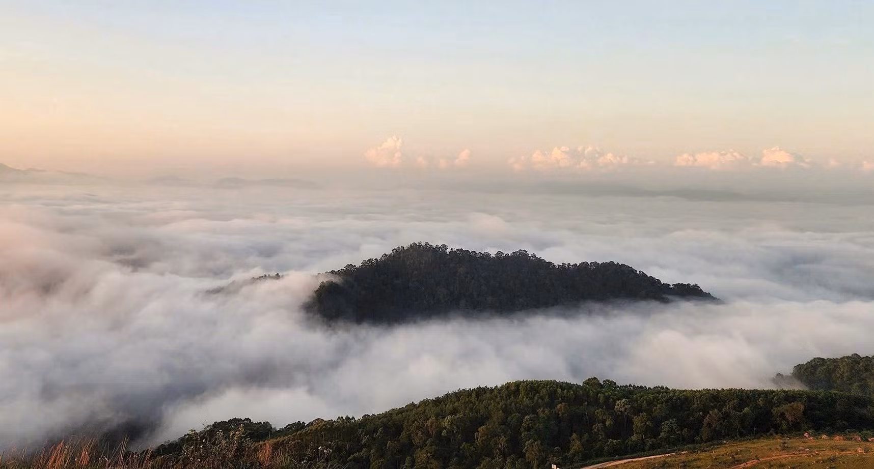 Biển mây ở cao nguyên Đồng Cao.
