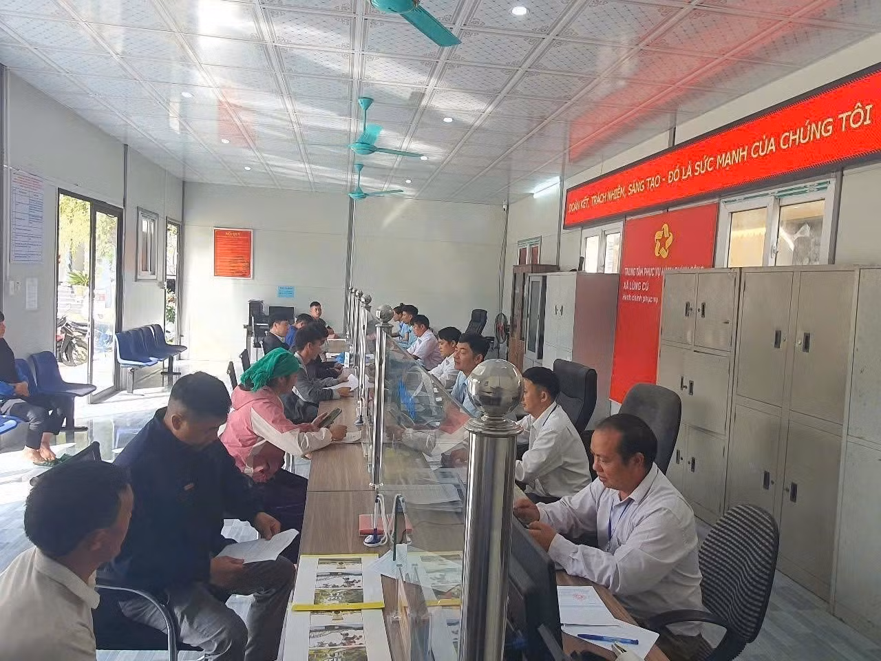 Trung tâm Hành chính công xã Lũng Cú (Tuyên Quang) vận hành hiệu quả, góp phần nâng cao hiệu lực quản lý và chất lượng phục vụ người dân.
