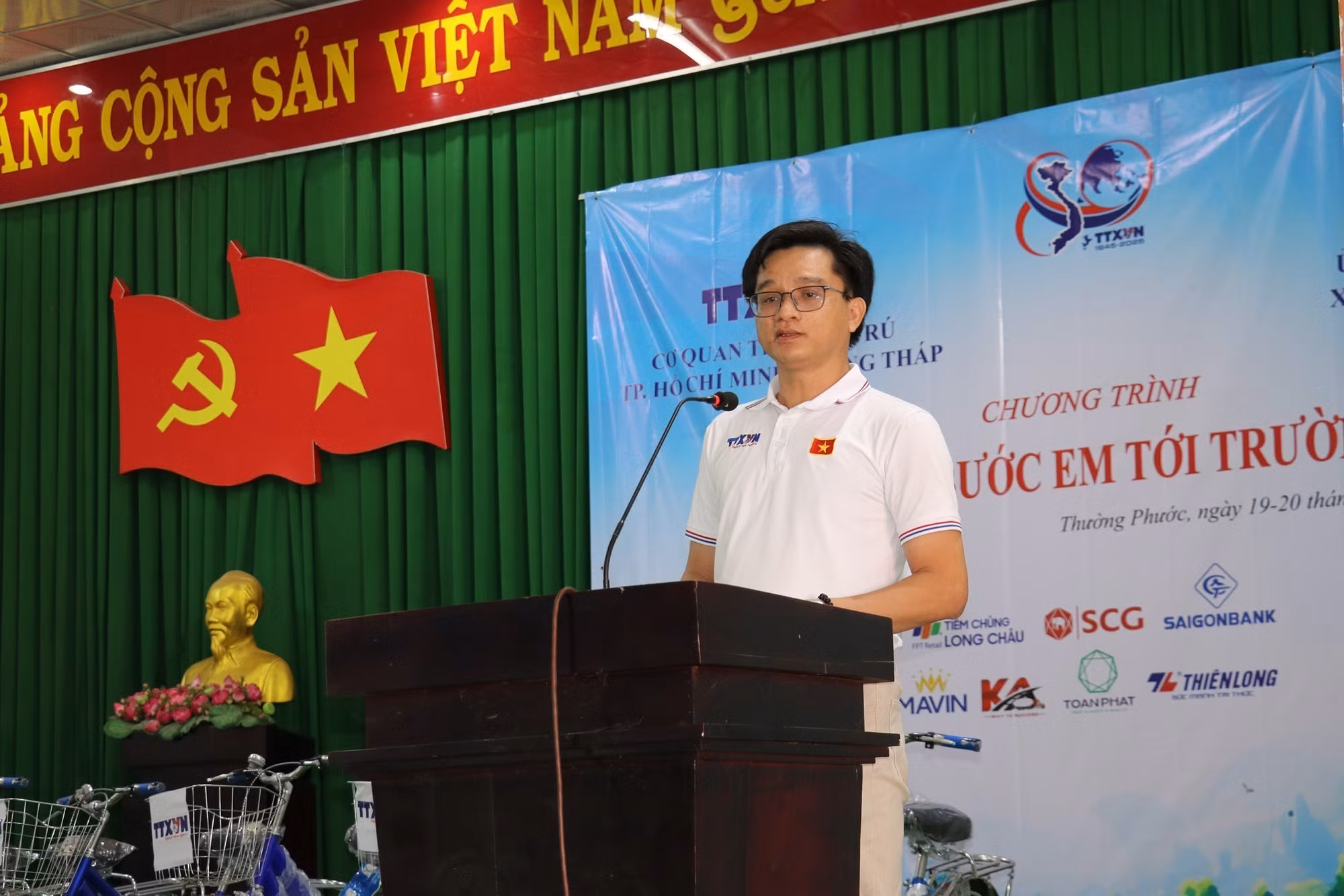 Ông Hoàng Anh Tuấn, Trưởng Cơ quan thường trú TTXVN tại Thành phố Hồ Chí Minh phát biểu tại chương trình thiện nguyện. Ảnh: Đức Tâm/TTXVN