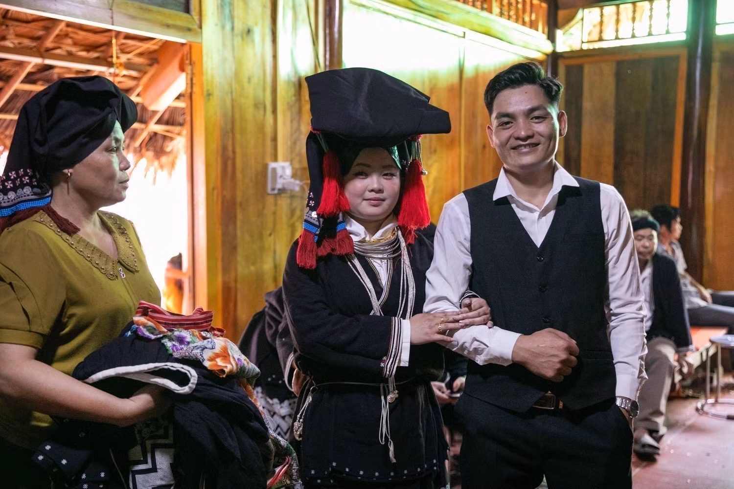 Cô dâu và chú rể người dân tộc Dao Tiền trong ngày cưới ở Bản Sưng, xã Cao Sơn, tỉnh Phú Thọ.