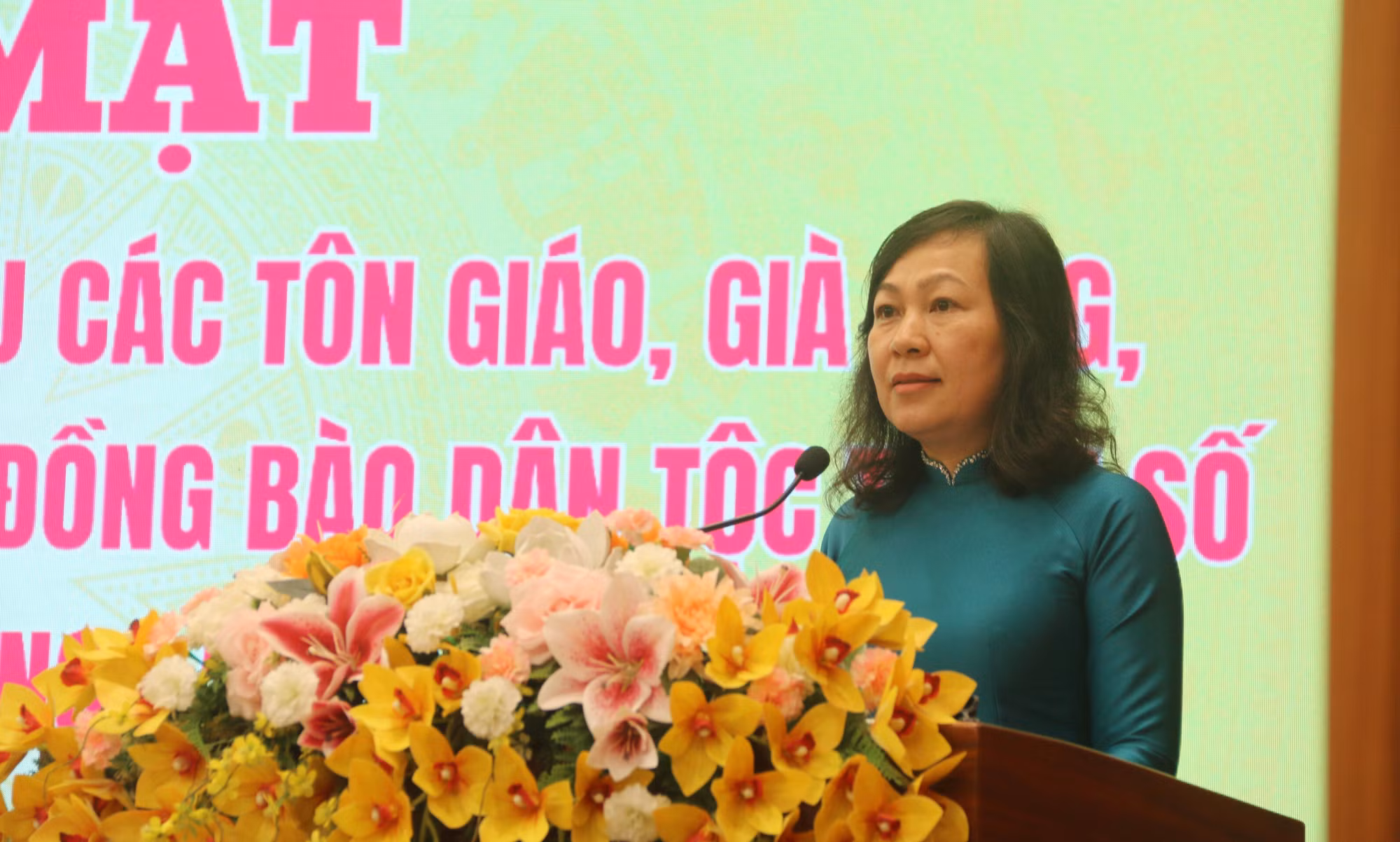 Phó Bí thư Tỉnh ủy, Chủ tịch Ủy ban Mặt trận Tổ quốc Việt Nam tỉnh Đồng Nai Huỳnh Thị Hằng phát biểu tại buổi họp mặt.