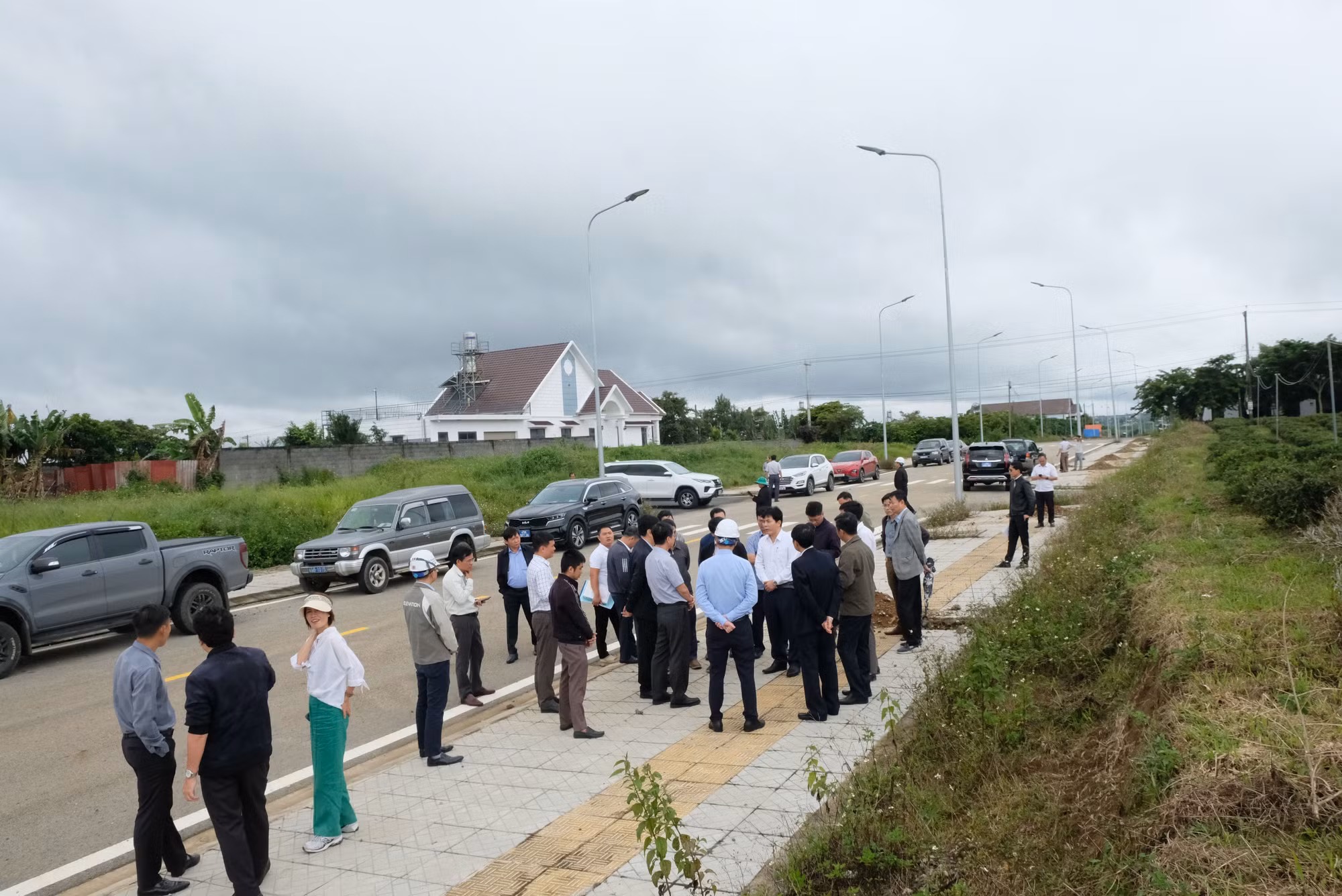 Đoàn công tác của UBND tỉnh Lâm Đồng khảo sát thực tế Khu tái định cư cho các hộ dân bị ảnh hưởng bởi dự án cao tốc Bảo Lộc - Liên Khương bố trí tại xã Bảo Lâm 2.