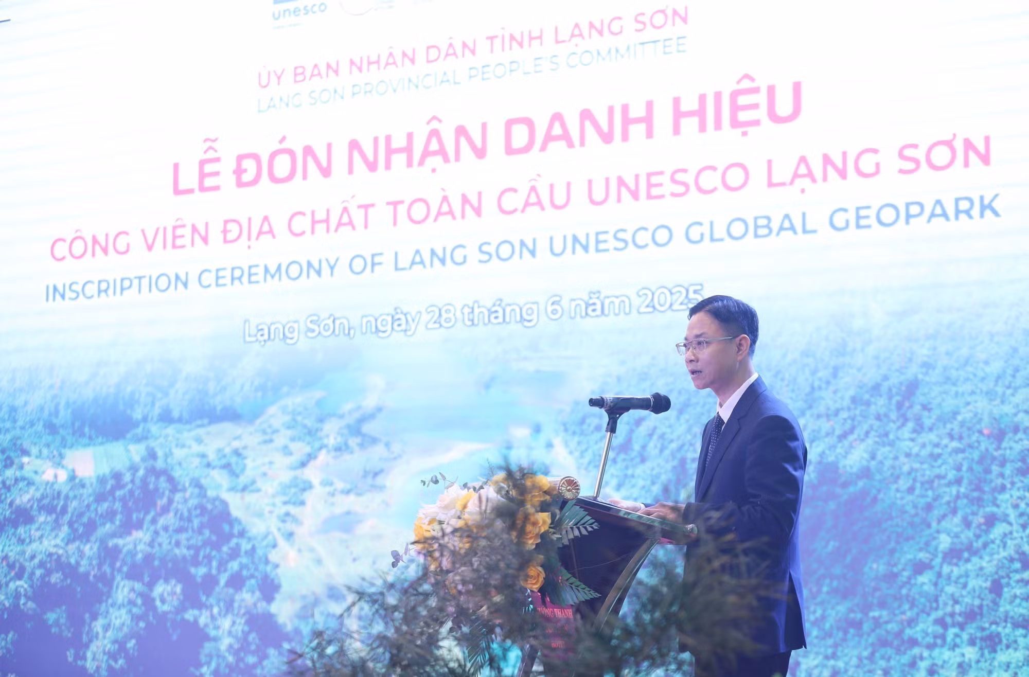 Ông Ngô Lê Văn, Thứ trưởng Bộ Ngoại giao, Chủ nhiệm Ủy ban Công tác về các tổ chức phi chính phủ nước ngoài phát biểu tại Lễ đón nhận. Ảnh: Anh Tuấn/TTXVN