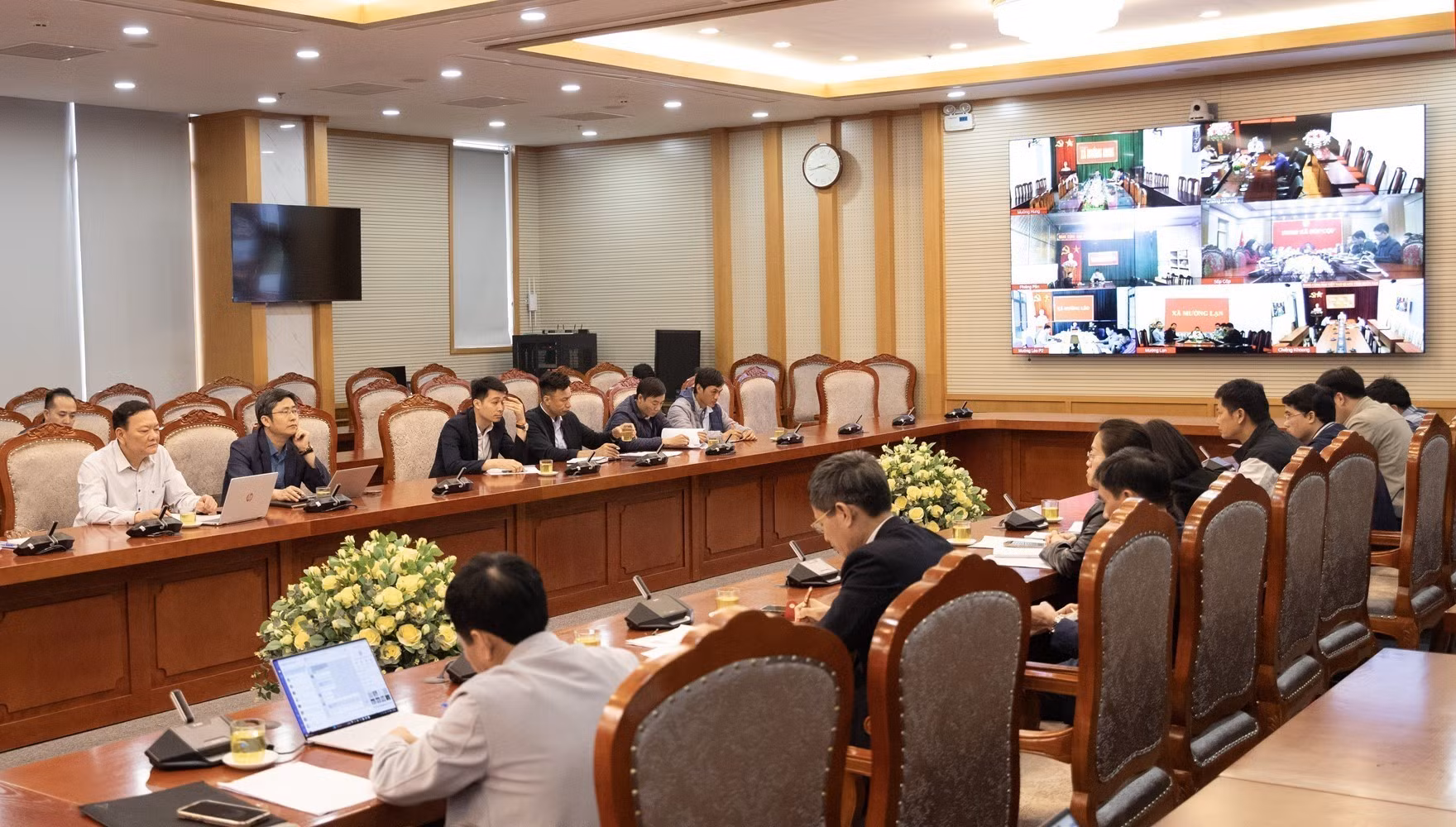 Quang cảnh buổi họp.