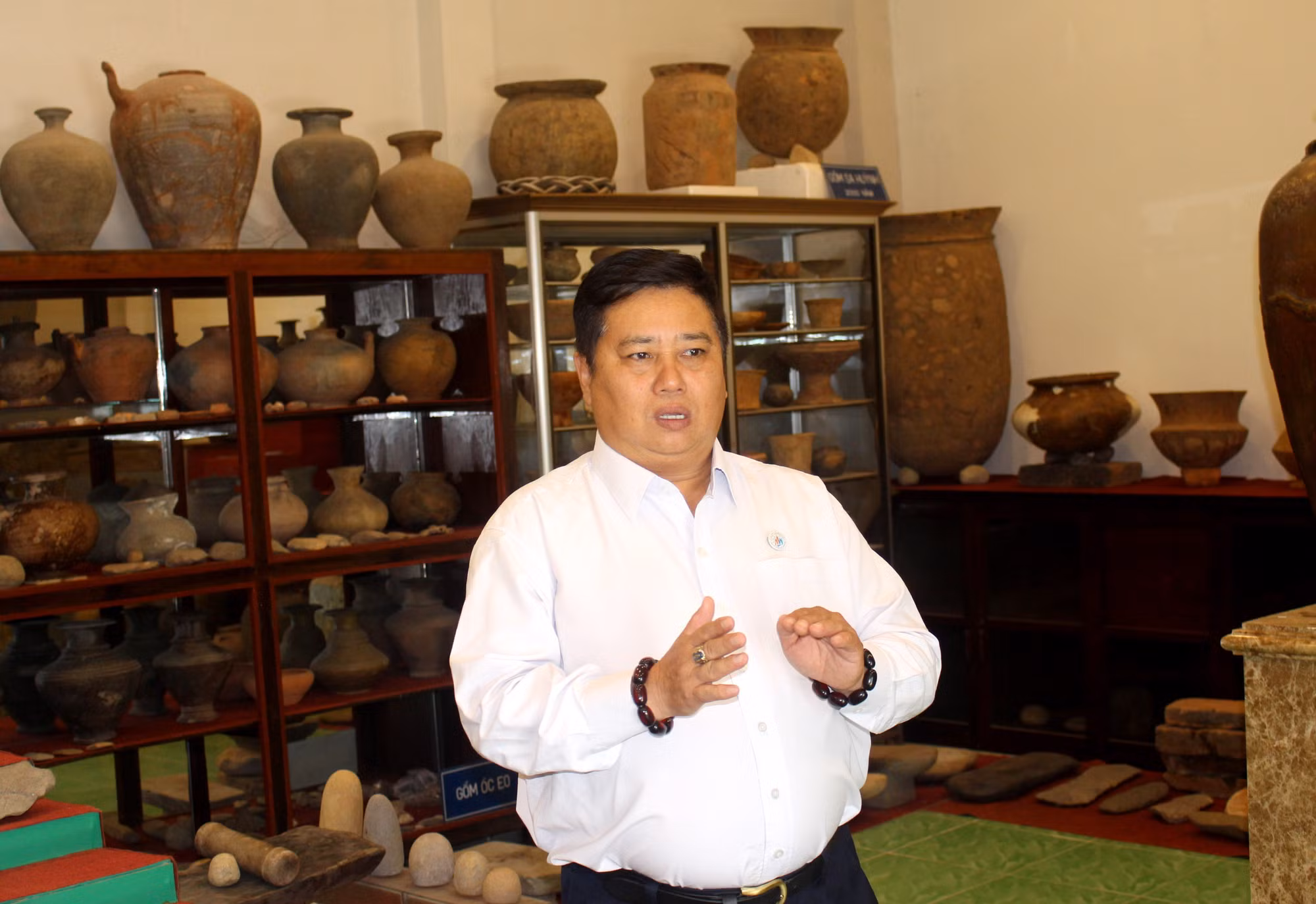 Ông Nguyễn Ngọc Ẩn, người quản lý Bảo tàng cổ vật Mũi Né.